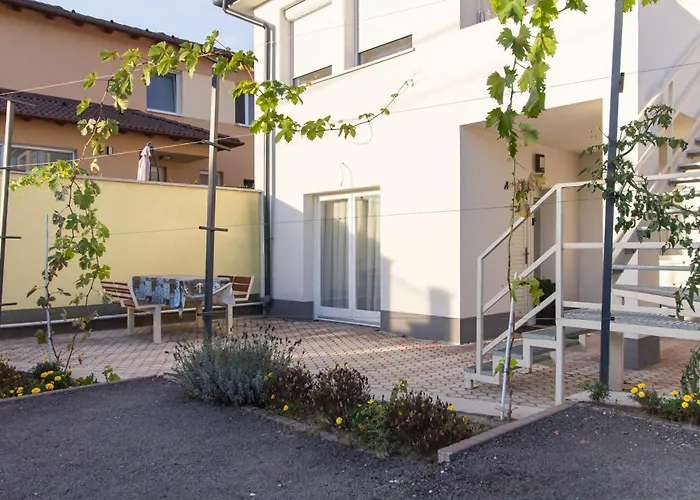 Deli Terasz A Apartman Free Parking, Self-Check-In Anytime