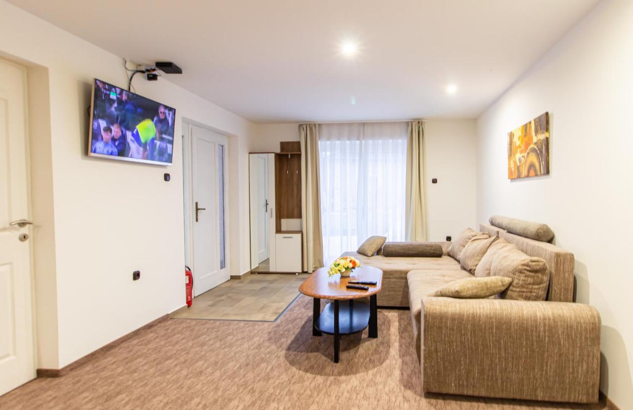 Deli Terasz A Free Parking, Self-check-in Anytime Appartement