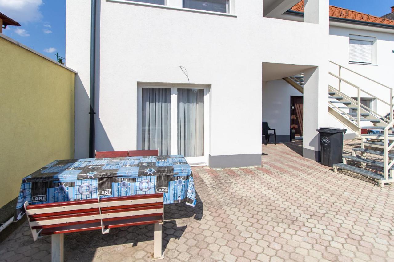 Appartement Deli Terasz A Free Parking, Self-check-in Anytime Győr