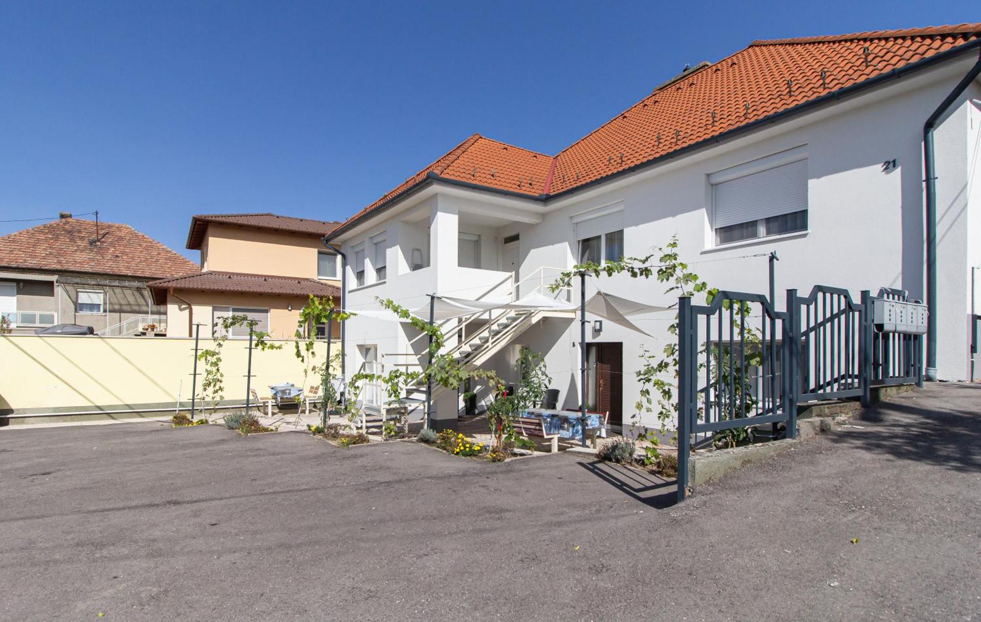 Deli Terasz A Free Parking, Self-check-in Anytime Appartement Győr